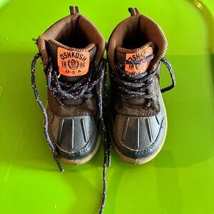 Oshkosh size 8 toddler boots.